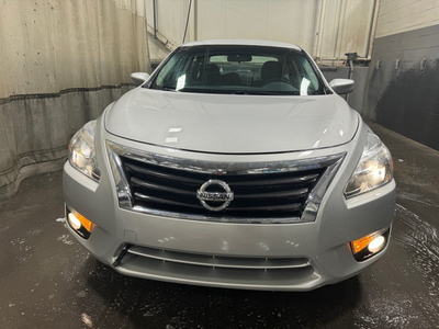 2015 Nissan Altima S **** low kms, no accidents ***