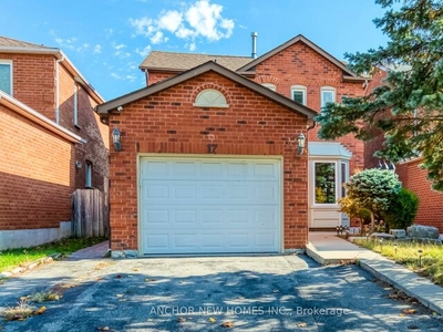 17 Woodstone Pl Whitby, ON L1R1S7