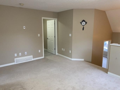 3 Bedroom Apartment Unit Edmonton AB For Rent At 2499