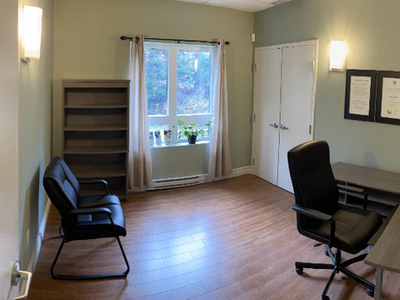 Room for rent in bright, clean, professional health clinic!