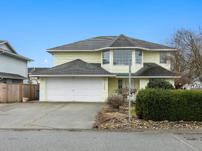 5BED/3BATH 2 STORY BASEMENT ENTRY HOME IN POPLAR ABBOTSFORD