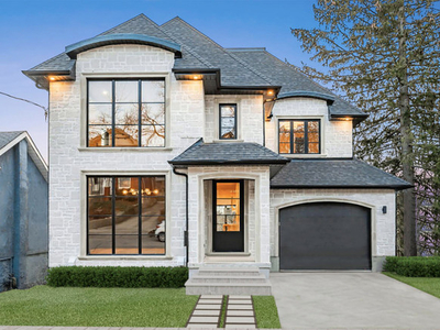 Exquisite 4-bedroom custom build with opulant finishes