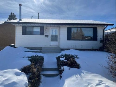 House For Sale In Braeside, Calgary, Alberta