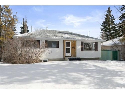 House For Sale In Glamorgan, Calgary, Alberta