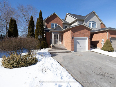 Stunning 3+1 Bdrm Townhome in Courtice! Entertainers Dream!