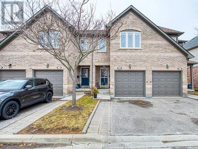 Townhouse For Sale In Streetsville, Mississauga, Ontario