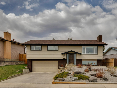 252 Cantrell DR SW Calgary,