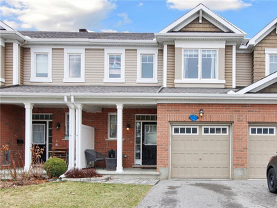Townhouse in Barrhaven / Half Moon Bay available June 12