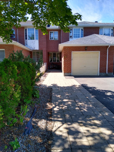 Townhouse in Kanata available July 1st