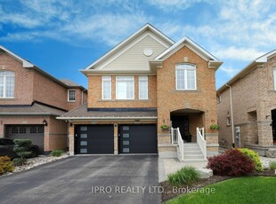 18 Tawnberry Circ Brampton, ON L7A 0J6