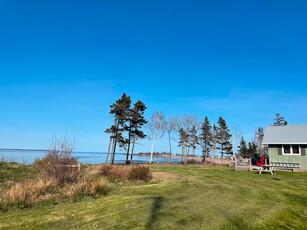 Oceanfront cottage on 1.4 acres - Caribou Island, NS