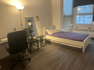 Private room for rent in downtown Montreal next to Metro station