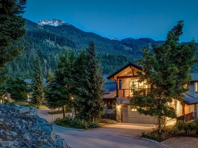 3 2500 TALUSWOOD PLACE Whistler