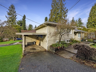 1905 WESTVIEW DRIVE North Vancouver