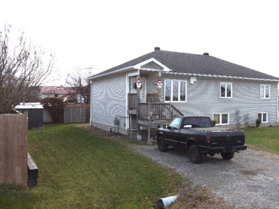 Morrisburg split-level with in-law suite for sale!