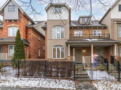 ✨STUNNING 3 BEDROOM FREEHOLD END UNIT TOWNHOME WITH DBL GAR!