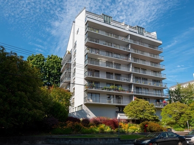 501 1745 ESQUIMALT AVENUE West Vancouver