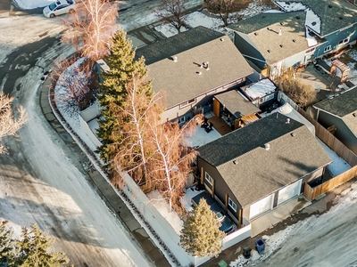House for sale, 827 Canna Crescent SW, Calgary, Alberta, in Calgary, Canada