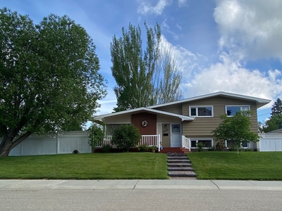 Edmonton Pet Friendly House For Rent | Lendrum Place | CHARACTER, VIEW home in LENDRUM