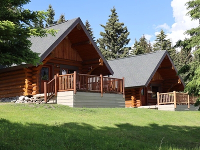 Exclusive country house for sale in Bridge Lake, Canada