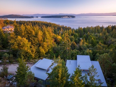 4 bedroom luxury Detached House for sale in Halfmoon Bay, British Columbia