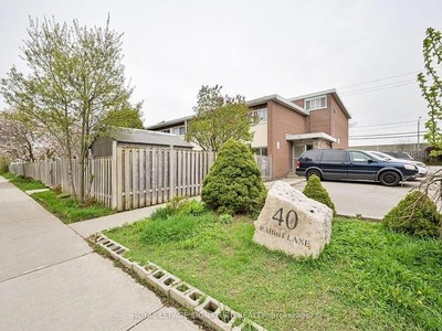 Townhouse For Sale In West Deane Park, Toronto, Ontario