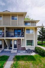 Townhouse For Sale In Woodlands, Calgary, Alberta