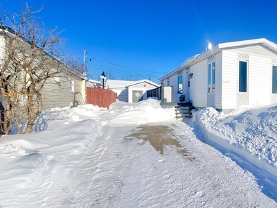House for sale, 3173 Rue Laizé, Baie-Comeau, QC G5C2R6, CA , in Baie-Comeau, Canada