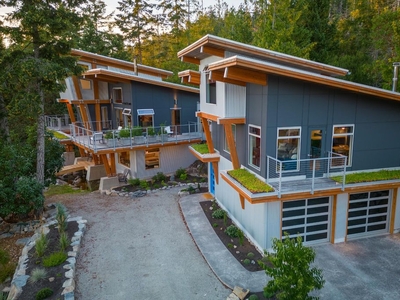 Luxury 4 bedroom Detached House for sale in Halfmoon Bay, British Columbia