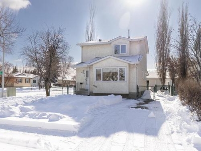 House For Sale In Lago Lindo, Edmonton, Alberta