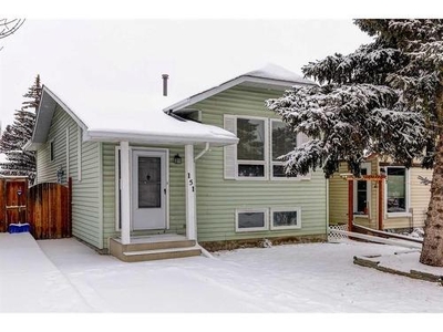 House For Sale In Sandstone Valley, Calgary, Alberta
