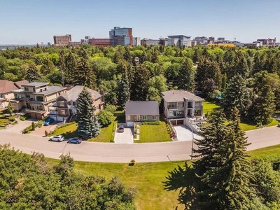 House For Sale In Windsor Park, Edmonton, Alberta
