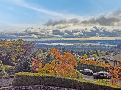 985 KING GEORGES WAY West Vancouver