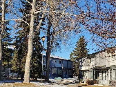 Calgary Pet Friendly Townhouse For Rent | Canyon Meadows | Fabulous 3-bedroom Townhouse Right on