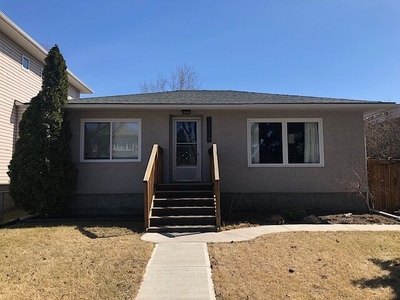 Edmonton Pet Friendly House For Rent | Inglewood | Beautifully renovated 4 bedroom home