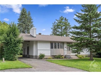 House In Crystal Bay - Lakeview Park, Ottawa, Ontario