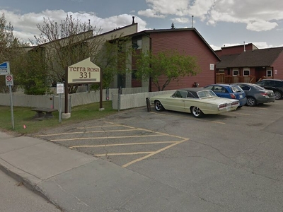 Saskatoon Pet Friendly Townhouse For Rent | Fairhaven | 3 Beds & 1.5 Baths