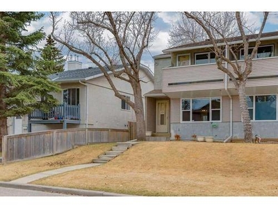 Townhouse For Sale In Bowness, Calgary, Alberta