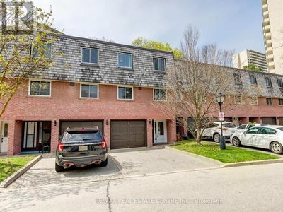 Townhouse For Sale In Hospital, Mississauga, Ontario