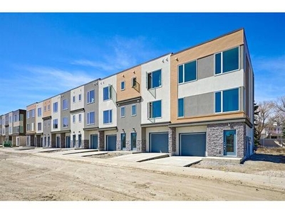 Townhouse For Sale In Shawnee Slopes, Calgary, Alberta