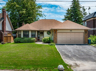 Rare & charming bungalow in desirable Mineola!