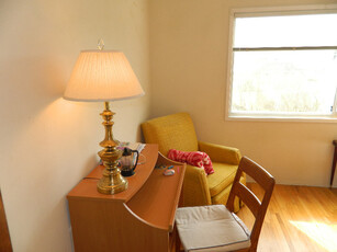 *★*A BRIGHT, SUNNY, LARGE BDRM IN DELUXE HOME ~ All Inclusive !!