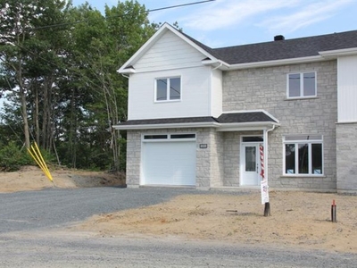 Two-storey, semi-detached for sale (Centre-du-Québec)