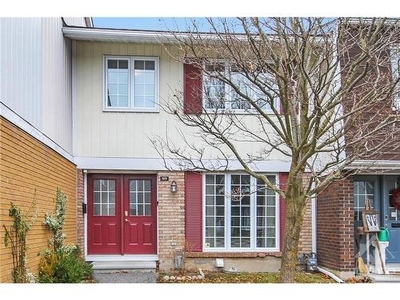 Townhouse In Carleton Heights - Rideauview, Ottawa, Ontario