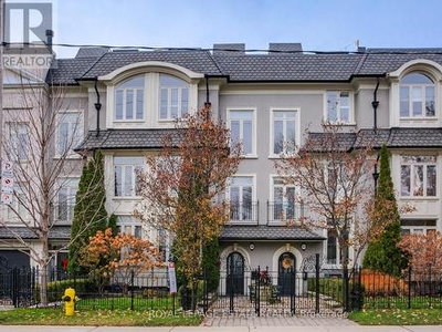 Townhouse For Sale In Casa Loma, Toronto, Ontario