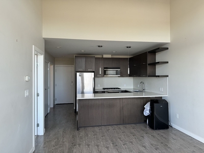 Calgary Condo Unit For Rent | Bridgeland | High Ceiling Penthouse 1 Bedroom