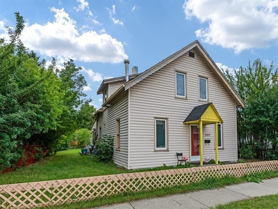 Calgary House For Rent | Hillhurst | Charming & Classic Hillhurst Home