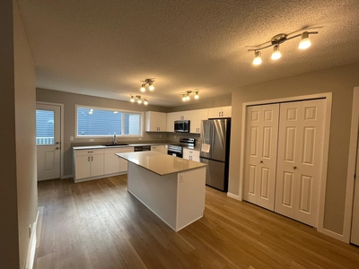 Edmonton Pet Friendly House For Rent | Heritage Valley | Brand-new home with oversized double