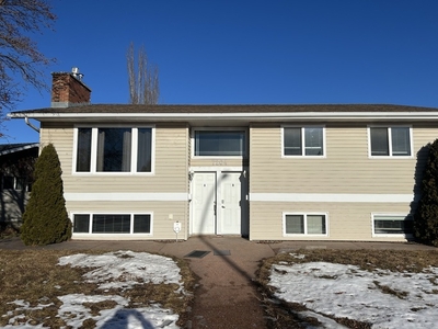Single Family home with legal in law basement suite ideal for a large family! | 7204 43 Ave Nw, Edmonton