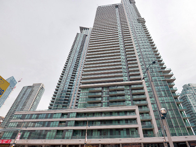 2 Bed 2 bath + Den Condo in Downtown Toronto Available for Rent